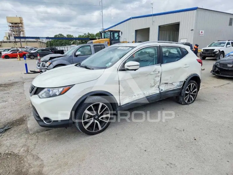 2019 Nissan ROGUE photo