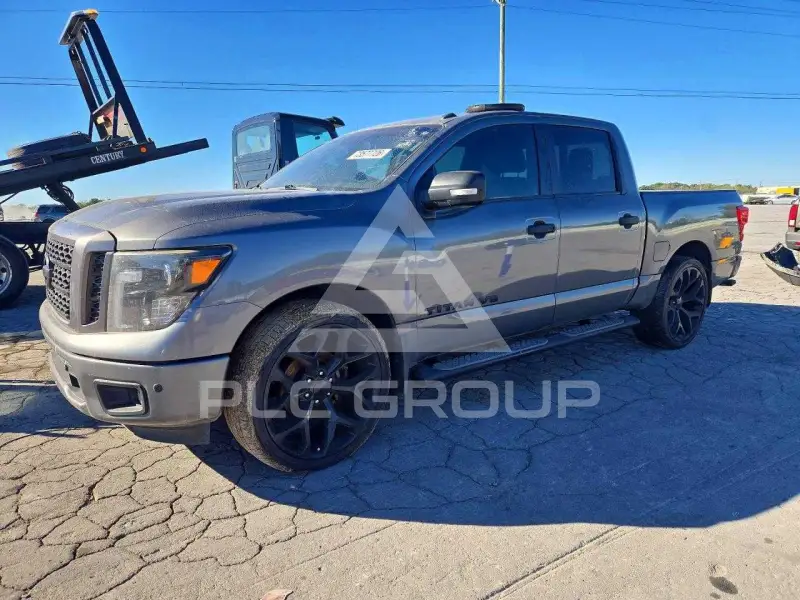 2019 Nissan TITAN photo