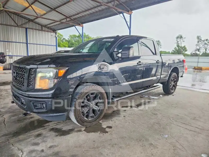2019 Nissan TITAN photo