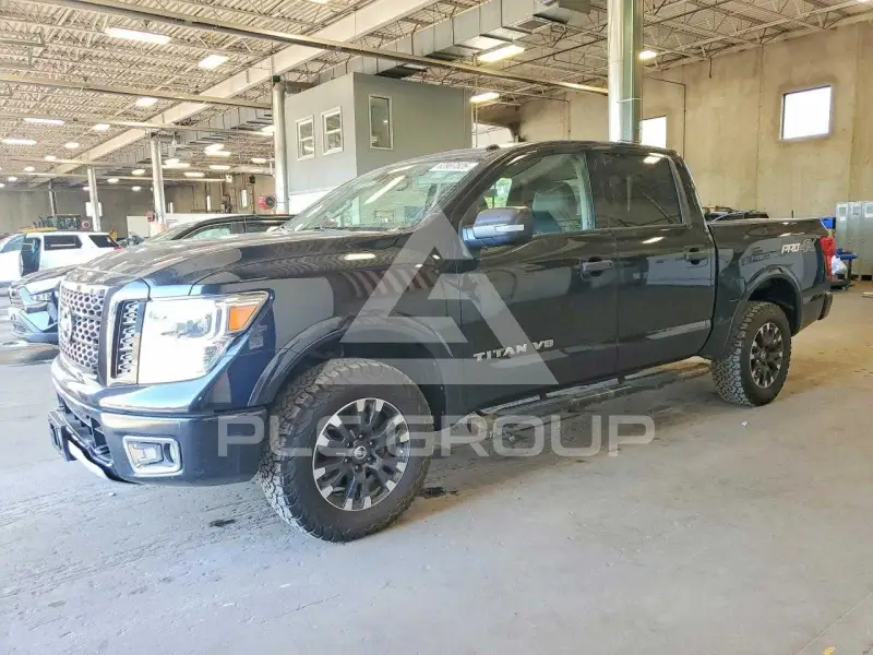 2019 Nissan TITAN photo