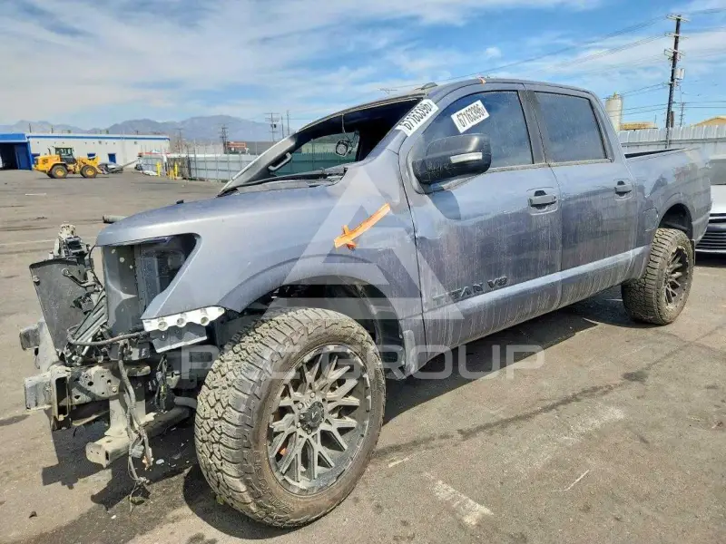 2019 Nissan TITAN photo