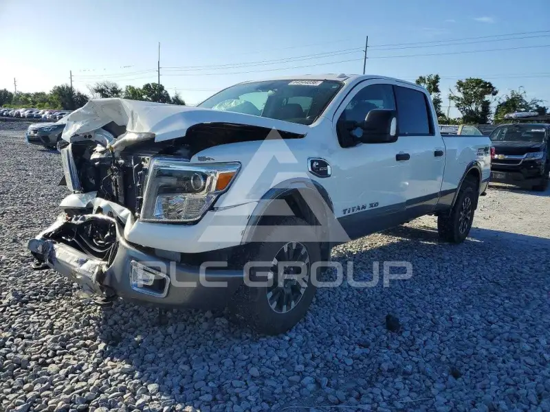 2019 Nissan TITAN фото