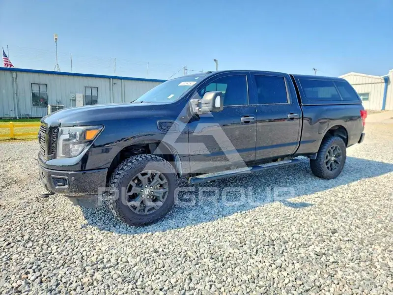 2019 Nissan TITAN photo