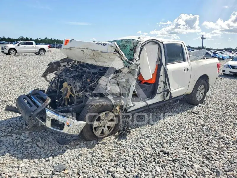 2019 Nissan TITAN фото