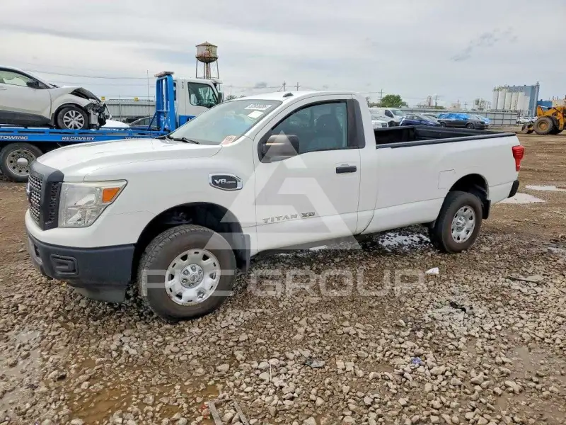 2019 Nissan TITAN фото