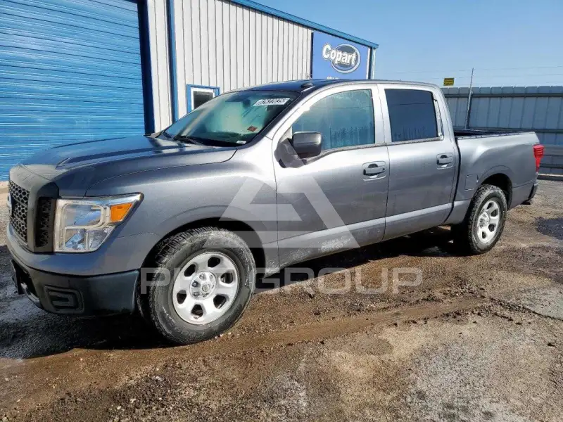 2019 Nissan TITAN photo