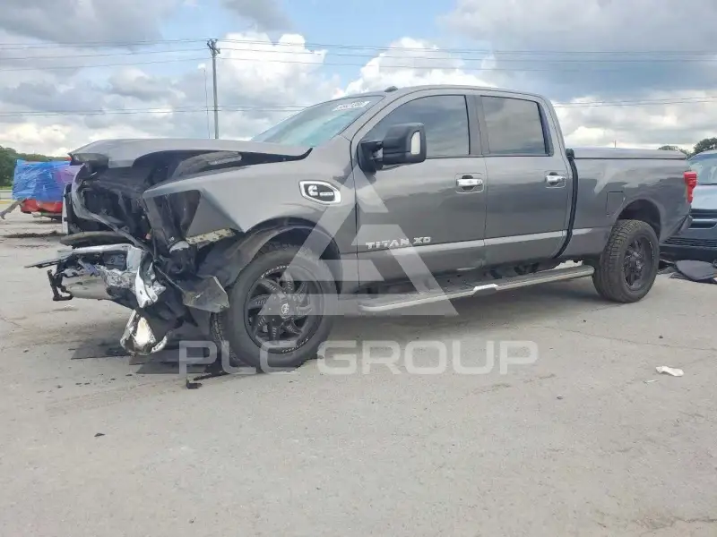 2019 Nissan TITAN photo