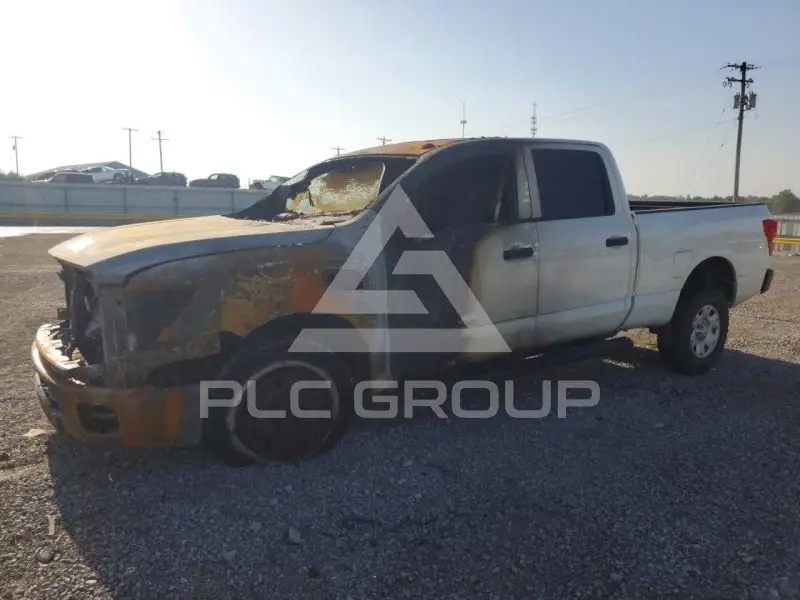 2019 Nissan TITAN фото