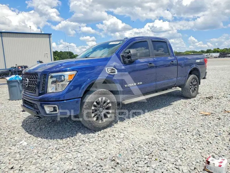2019 Nissan TITAN фото