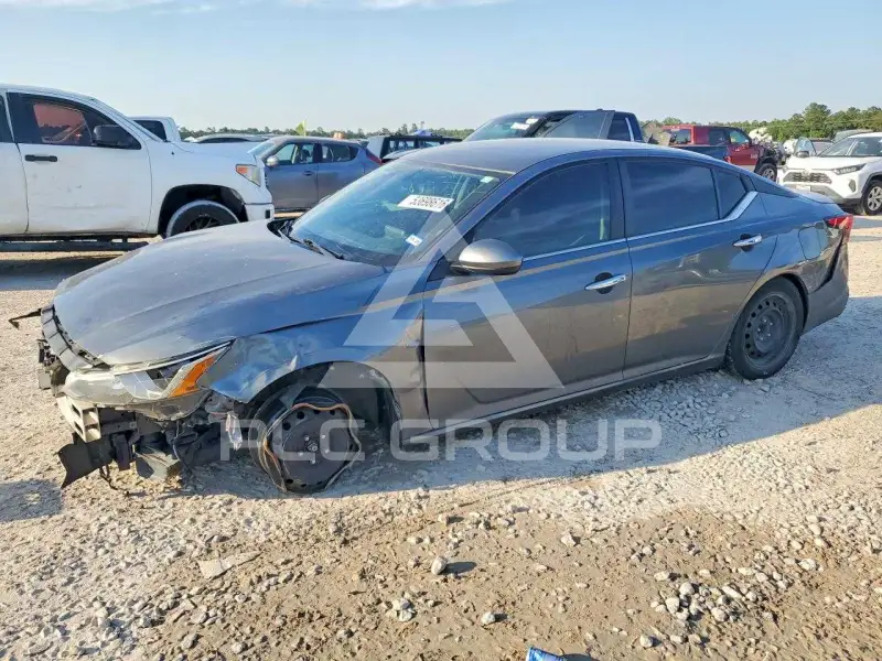 2019 Nissan ALTIMA photo
