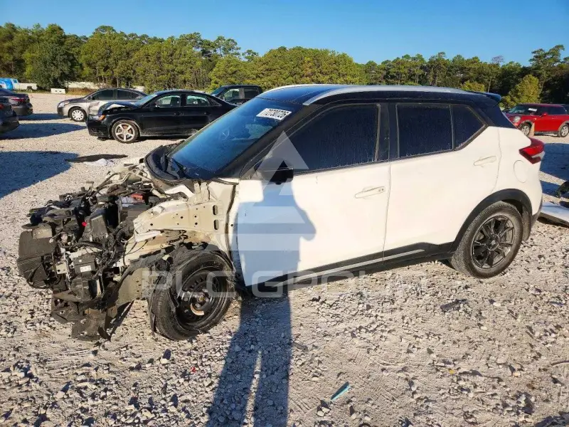 2019 Nissan KICKS photo