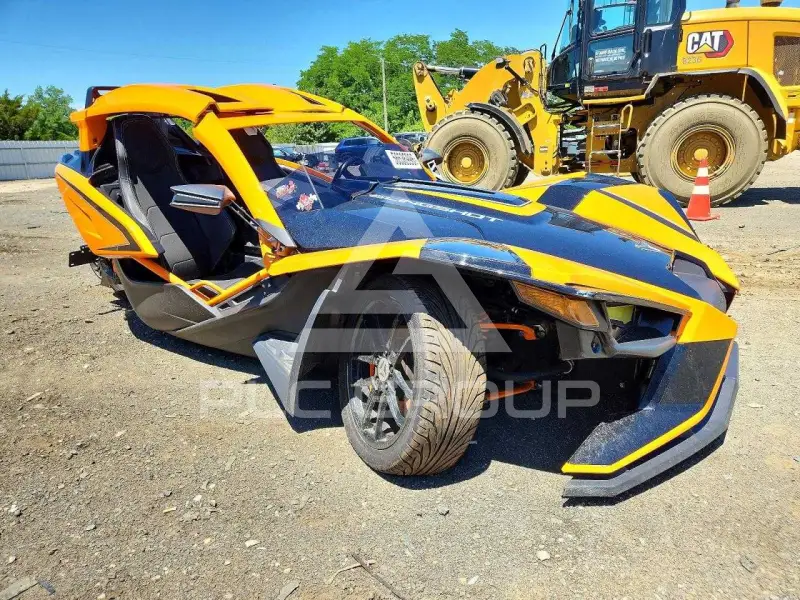 2019 Polaris Slingshot photo