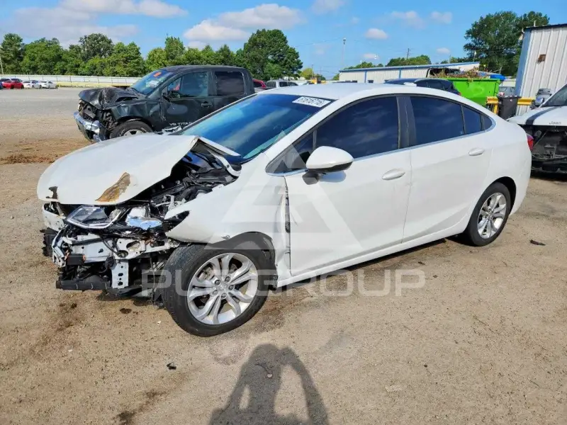 2019 Chevrolet Cruze photo