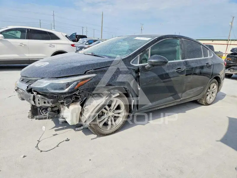 2019 Chevrolet Cruze photo