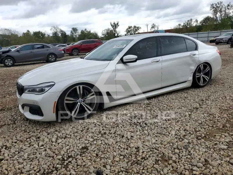 2019 BMW 750 photo