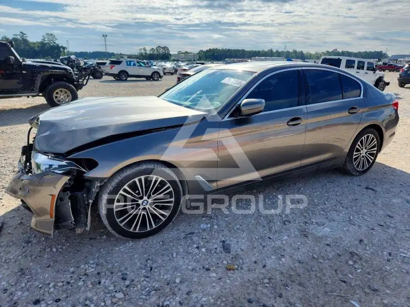 2019 BMW 530 photo