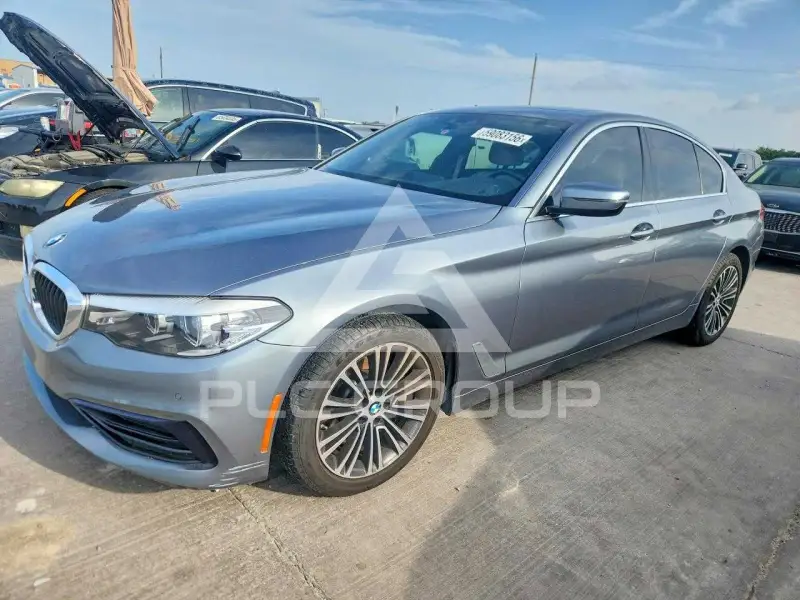 2019 BMW 530 photo