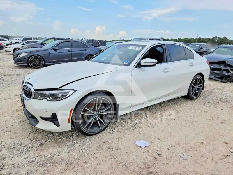 2019 BMW 330 photo