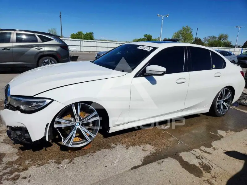 2019 BMW 330 photo