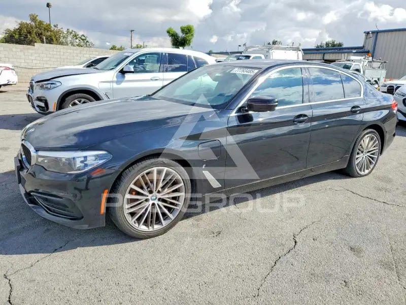 2019 BMW 530 photo