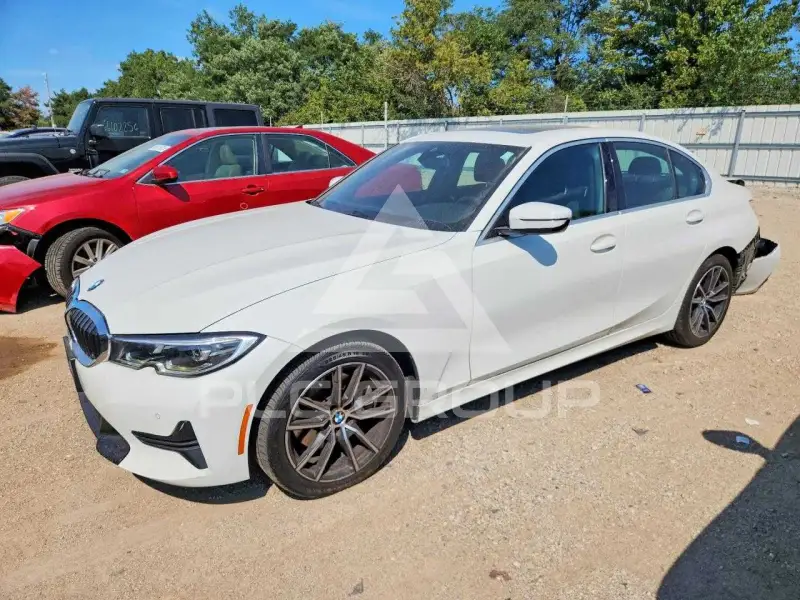 2019 BMW 330 photo