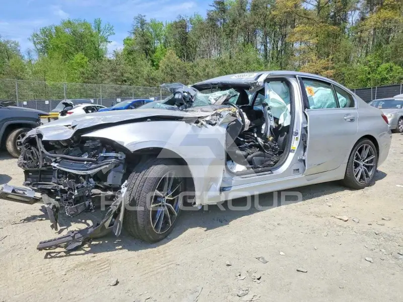 2019 BMW 330 photo