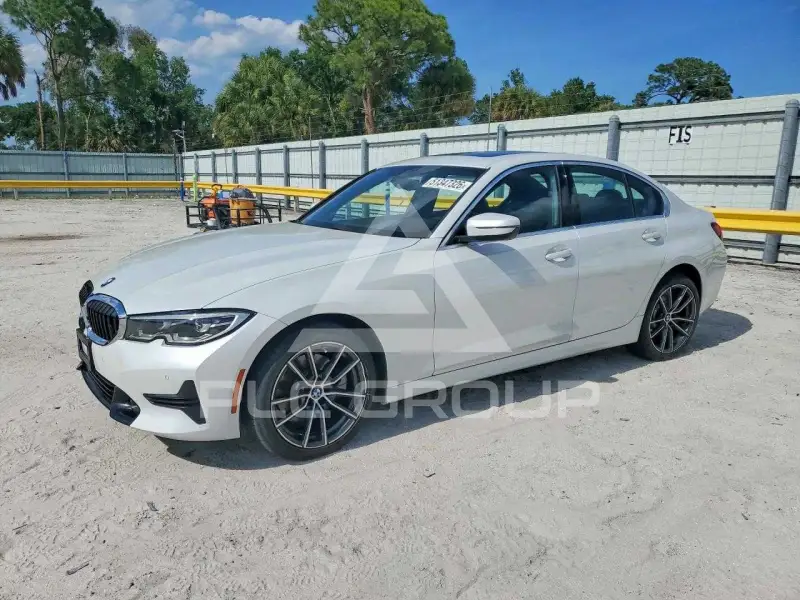 2019 BMW 330 photo