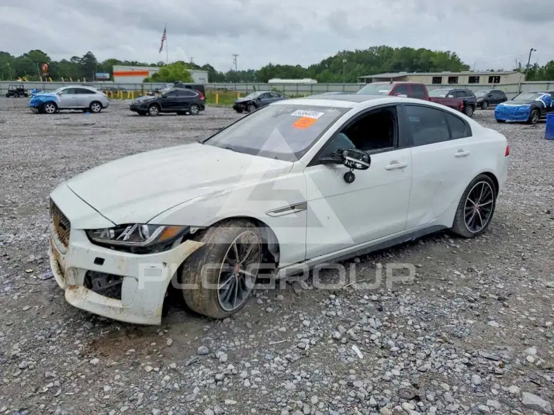 2019 Jaguar XE фото