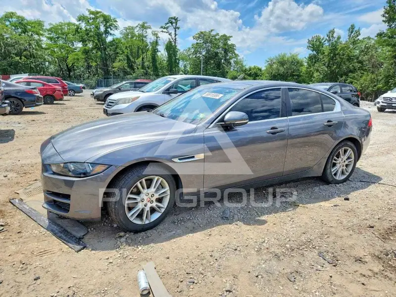 2019 Jaguar XE фото