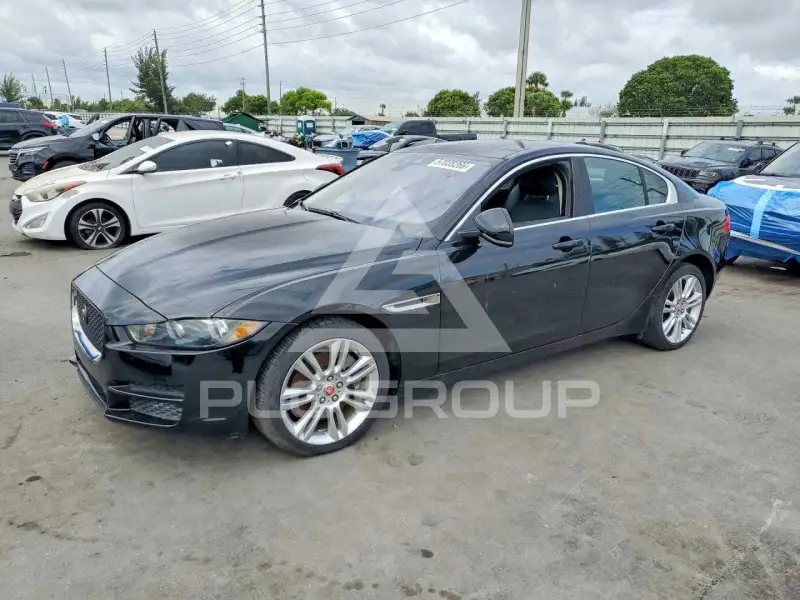 2019 Jaguar XE фото
