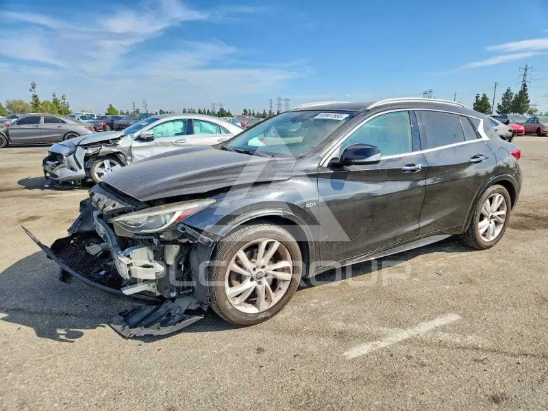 2019 Infinity QX30 photo