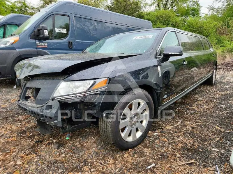 2019 Lincoln MKT photo