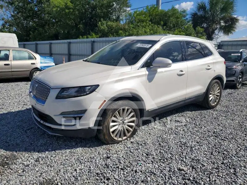 2019 Lincoln MKZ photo