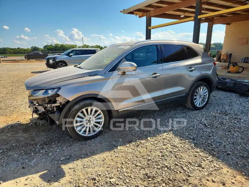 2019 Lincoln MKZ photo