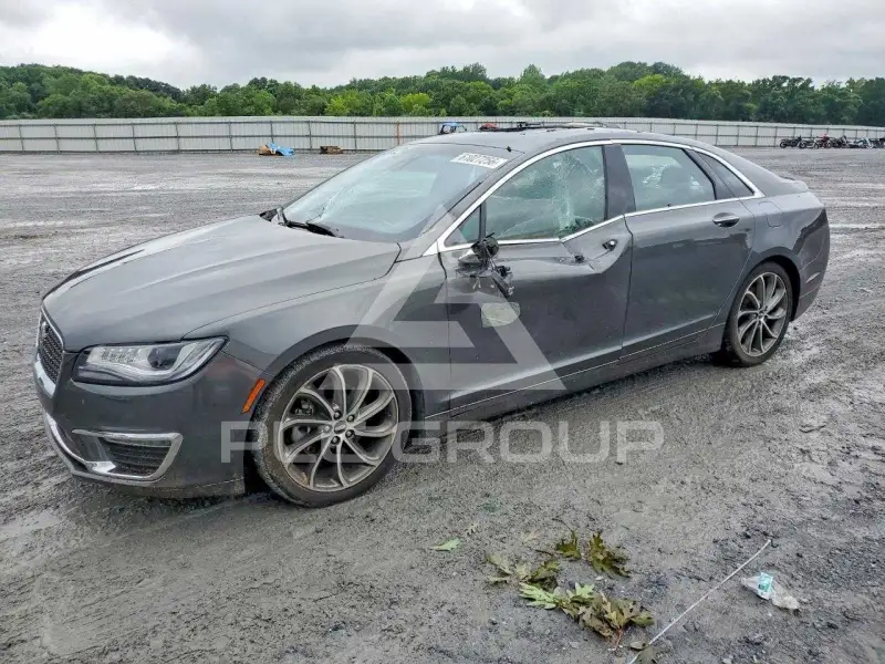 2019 Lincoln MKZ photo