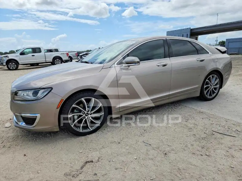 2019 Lincoln MKZ photo