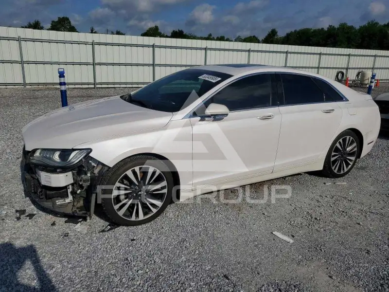 2019 Lincoln MKZ photo