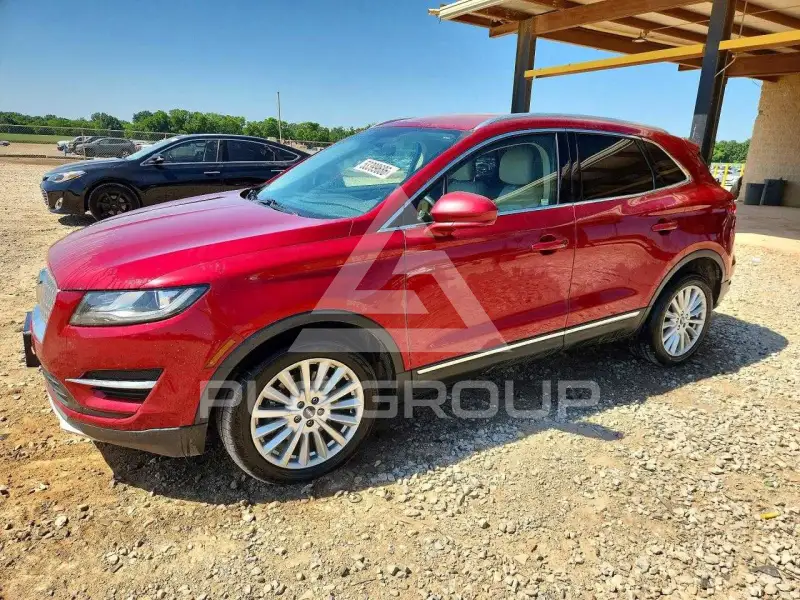 2019 Lincoln MKZ photo