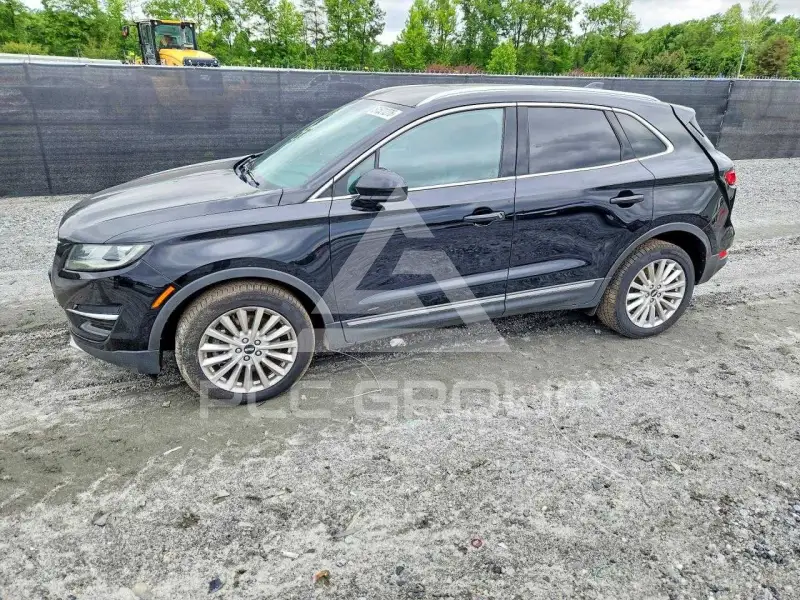2019 Lincoln MKZ photo