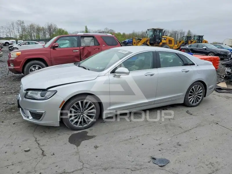 2019 Lincoln MKZ photo