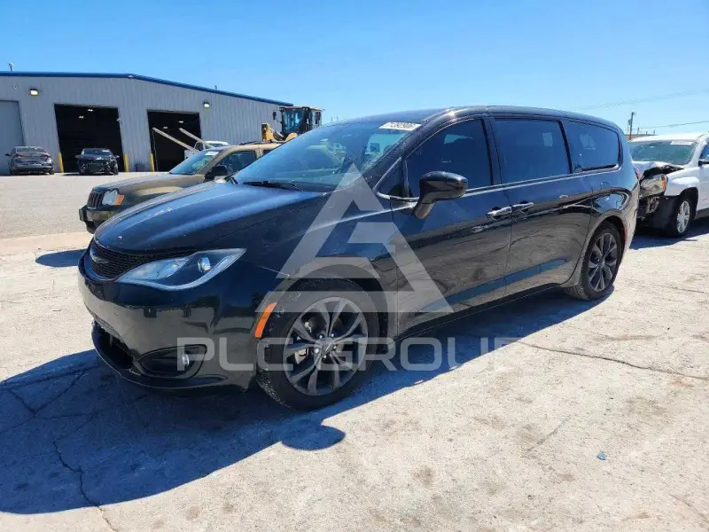 2019 Chrysler PACIFICA photo