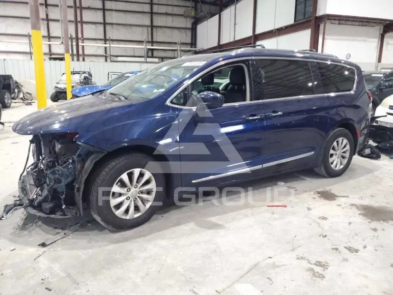 2019 Chrysler PACIFICA photo