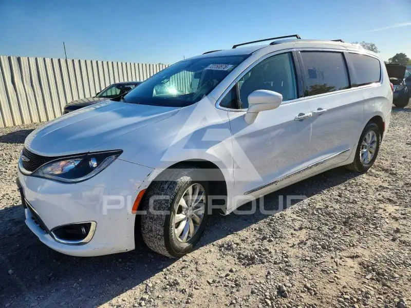 2019 Chrysler PACIFICA photo