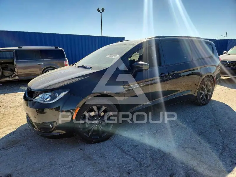 2019 Chrysler PACIFICA photo