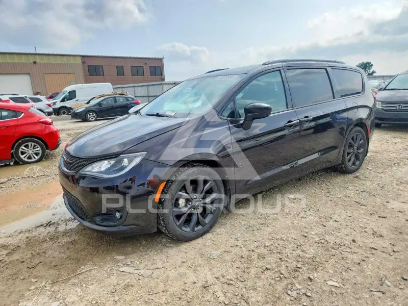 2019 Chrysler PACIFICA photo