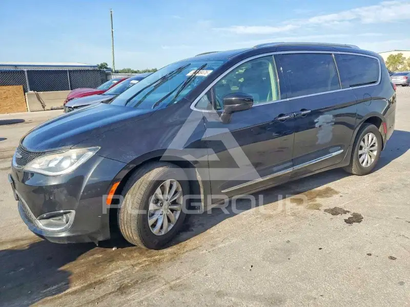 2019 Chrysler PACIFICA photo