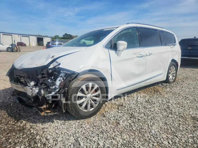 2019 Chrysler PACIFICA photo