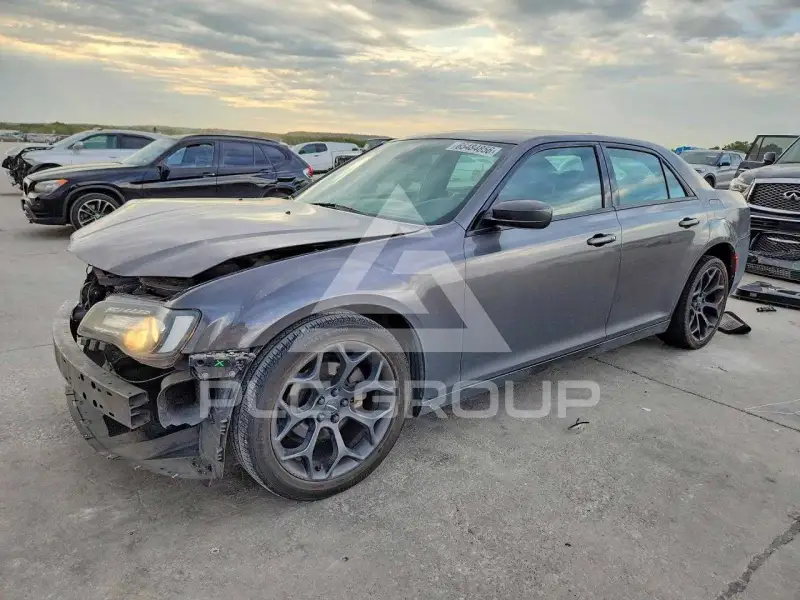 2019 Chrysler 300 photo