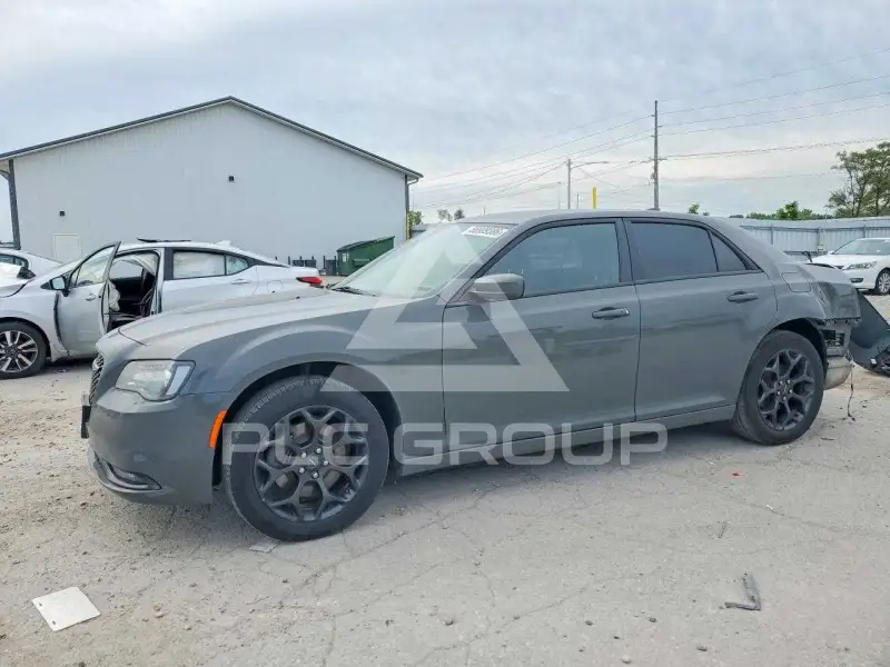 2019 Chrysler 300 фото