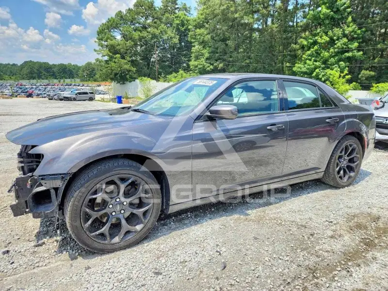 2019 Chrysler 300 фото